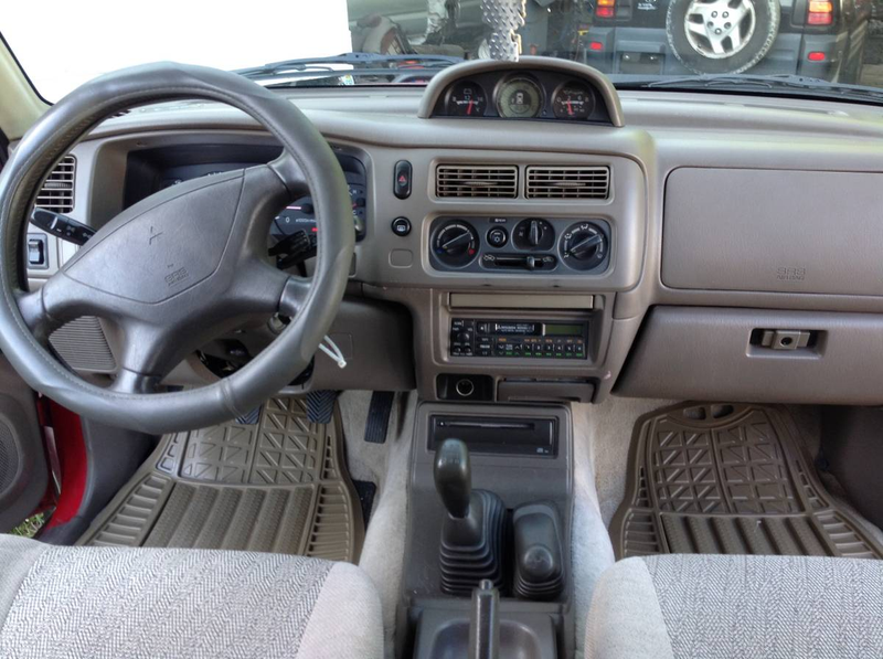 Illustration for article titled At $4,995, Would You Give This 1998 Mitsubishi Montero Sport A Sporting Chance?